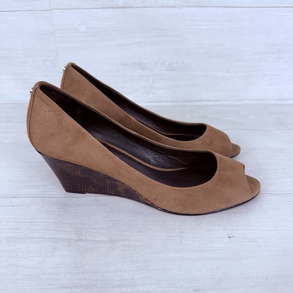 DONALD PLINER Milli Brown Suede Wedges Size 7 Peep Toe Snake Print Heels Preppy - Picture 1 of 14